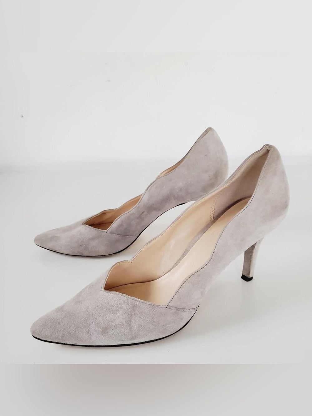 Cole Haan Scalloped Suede Pumps – Gray/Cream – Women's Size 9B